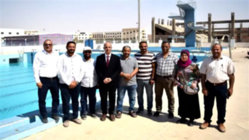رئيس جامعة بني سويف يتفقد التشغيل التجريبي لحمام السباحة الأوليمبي