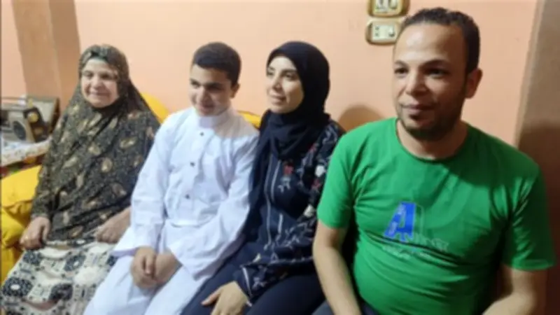الطالب الكفيف أحمد إبراهيم يحقق المركز الثالث بالابتدائية الأزهرية بدراسة 12 ساعة يومياً