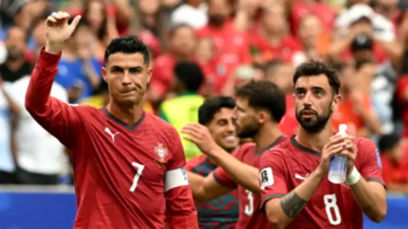 برونو فيرنانديز يحسم موقفه من العروض السعودية ويقرر البقاء في مانشستر يونايتد