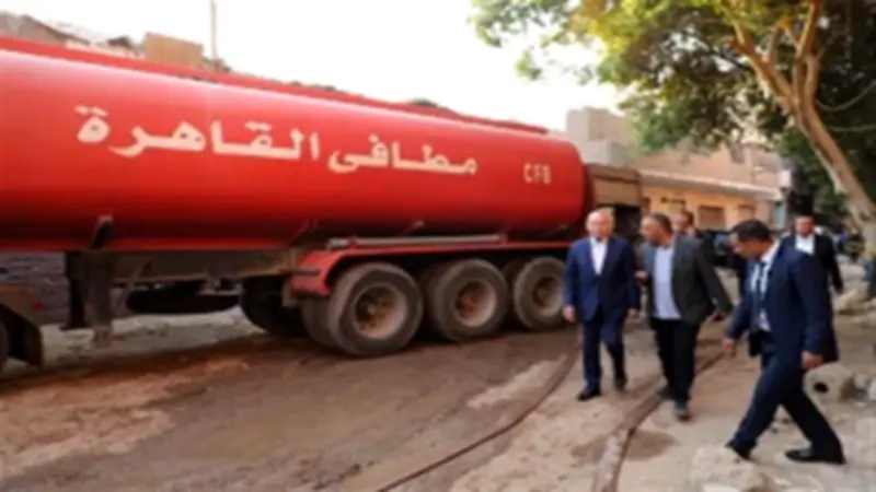 محافظ القاهرة يتابع إطفاء حريق مخزن خشب و5 عقارات في عزبة خير الله دون إصابات