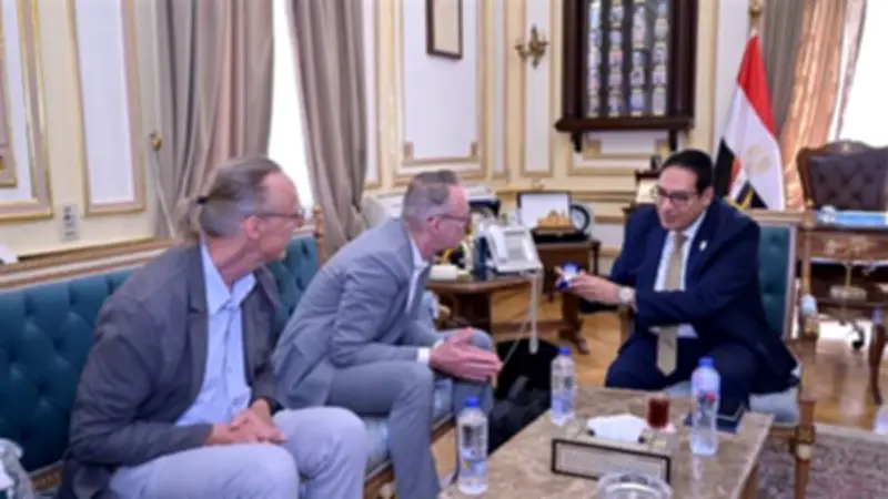 رئيس جامعة القاهرة يؤكد حرص الجامعة على تجديد الاعتمادات الدولية لبرامجها الأكاديمية
