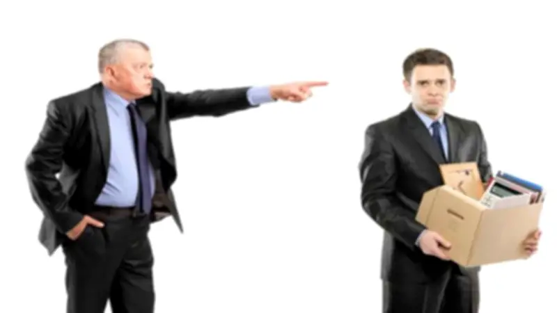 حالات تستوجب فصل العامل فوراً في قانون العمل.. احذر الوقوع فيها