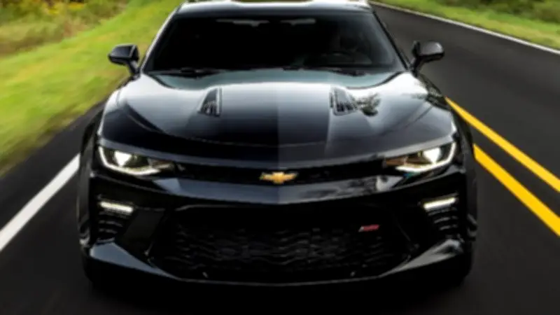 شيفروليه تعيد إحياء كامارو بمحرك بنزين V8 بقوة 700 حصان وهيكل بأربعة أبواب