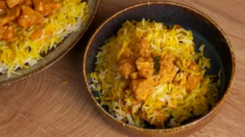 طريقة عمل الأرز بالدجاج والكاري بخطوات سريعة وشهية