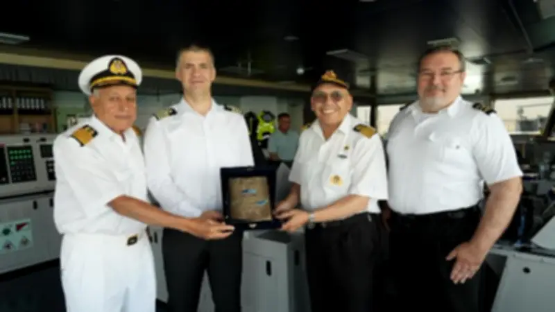 عبور سفينة الحاويات العملاقة CMA CGM VENDOME قناة السويس لأول مرة