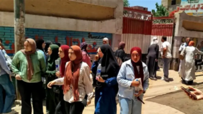 ارتياح طلاب الثانوية العامة بالغربية بعد امتحان سهل في أول أيام الامتحانات