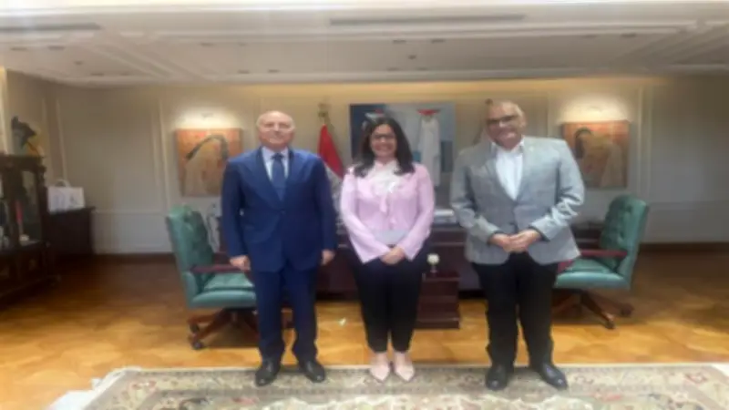 وزيرة الثقافة ومحافظ القاهرة يبحثان تسهيل وصول الجمهور لمسارح وسط البلد