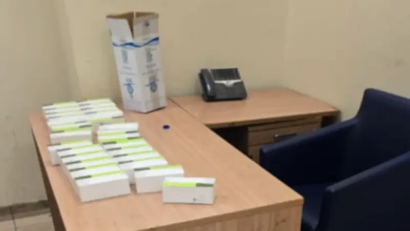 ضبط أدوية مهربة داخل كراتين مياه زمزم بمطار القاهرة