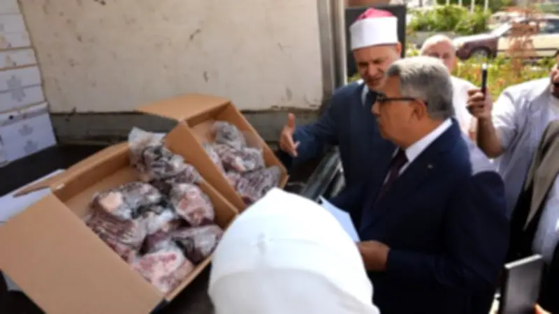 محافظ الدقهلية يشهد استلام 4 أطنان من لحوم صكوك الأضاحي لتوزيعها على الأسر الأولى بالرعاية