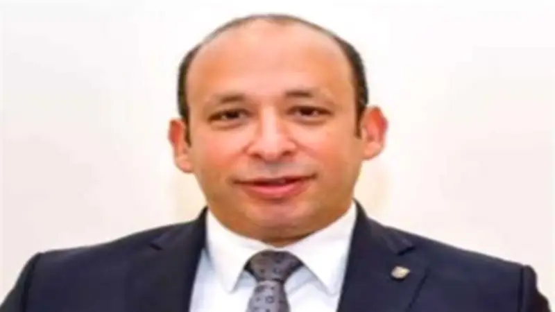 عميد طب قصر العيني يتسلم صندوق آلات جراحية تاريخية إهداء من أسرة علي باشا إبراهيم
