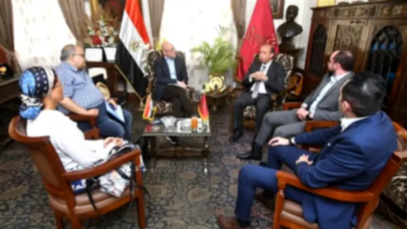 عميد قصر العيني يبحث مع وفد هولندي تطوير التدريب الطبي الرقمي