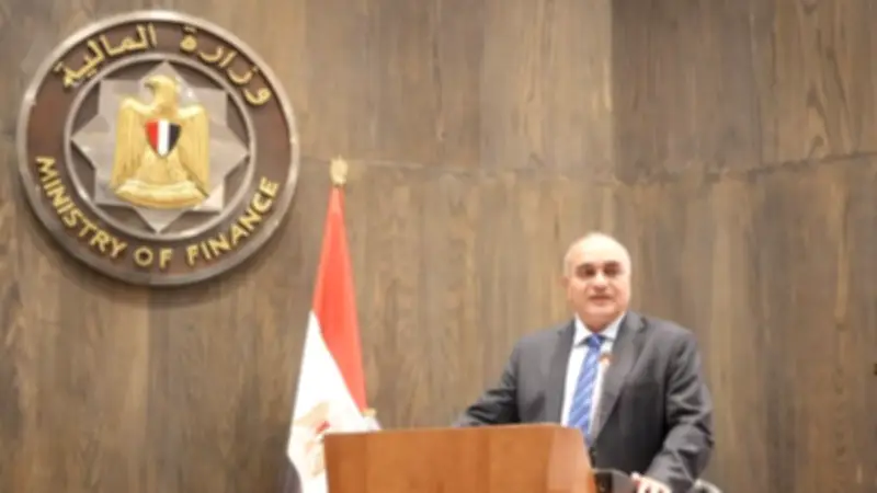 نائب وزير المالية يكرّم الأمهات المثاليات والموظفين المتميزين ورواد العمل