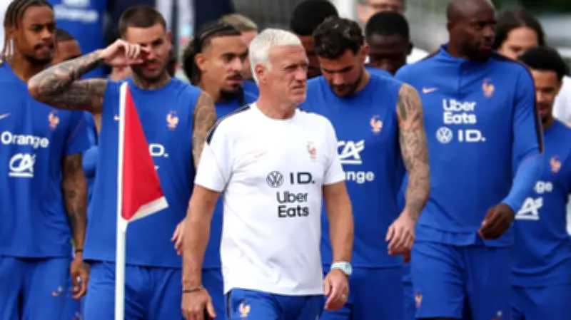 ديشامب يسخر من تأخير مباراة فرنسا والعراق: لعبنا الورق بدلا من كرة القدم