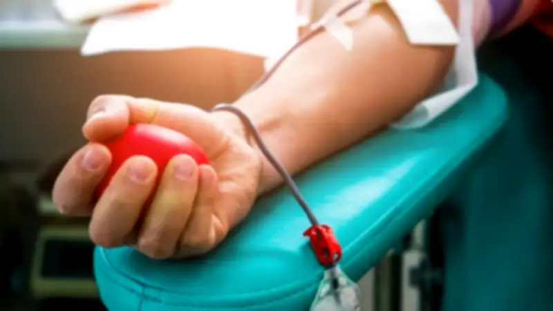 في يومه العالمي.. هل التبرع بالدم يجعلك ضعيفاً؟ الحقيقة العلمية