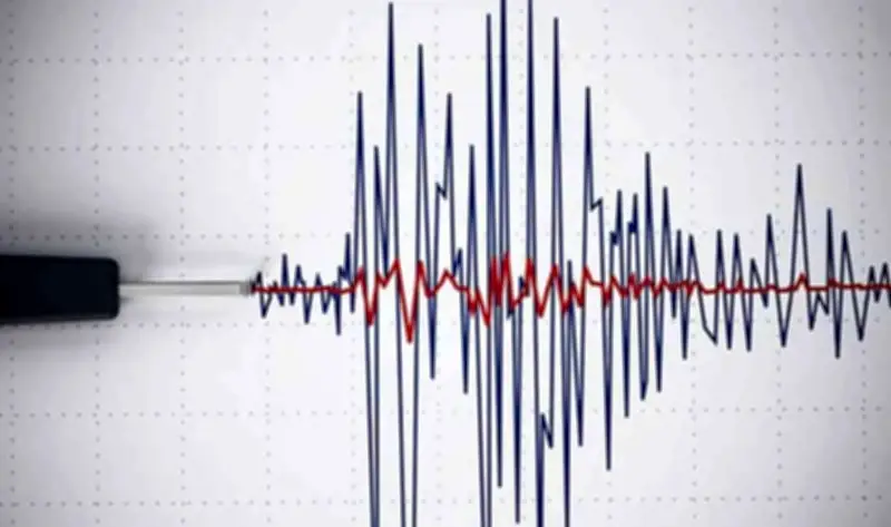 زلزال بقوة 6.7 درجات يضرب وسط إندونيسيا دون خطر تسونامي