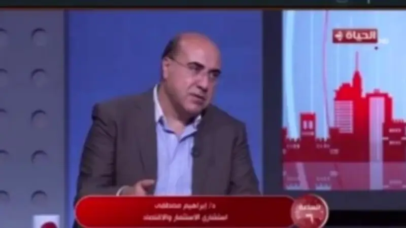 خبير اقتصادي ينفي شائعات وصول الدولار إلى 300 جنيه ويؤكد استقرار السوق