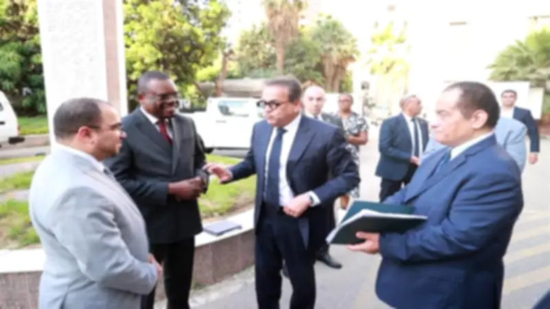 وزير الصحة يبحث تعزيز التعاون مع مدير المركز الأفريقي لمكافحة الأمراض