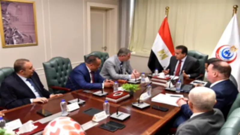 وزير الصحة يبحث نقل تكنولوجيا تصنيع كواشف فصائل الدم إلى مصر