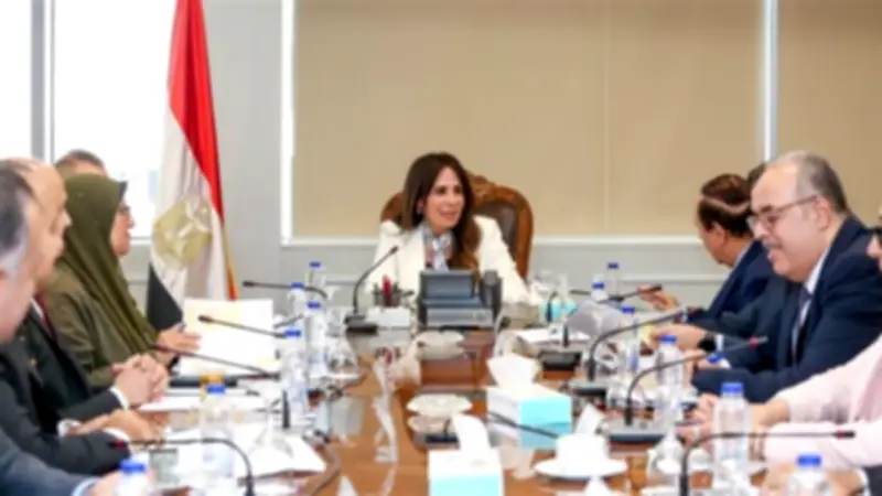 وزيرة الإسكان تتابع مستجدات مشروع قانون اتحاد المطورين العقاريين