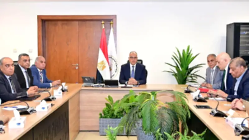 وزير الري يبحث آليات تمويل جديدة لدعم المشروعات المائية في مصر