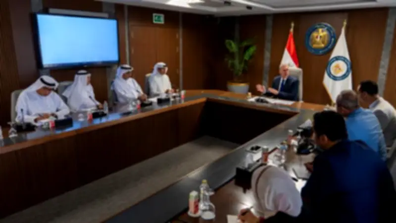 وزير البترول يبحث استثمارات إماراتية جديدة في تموين وقود الطائرات والاستكشاف