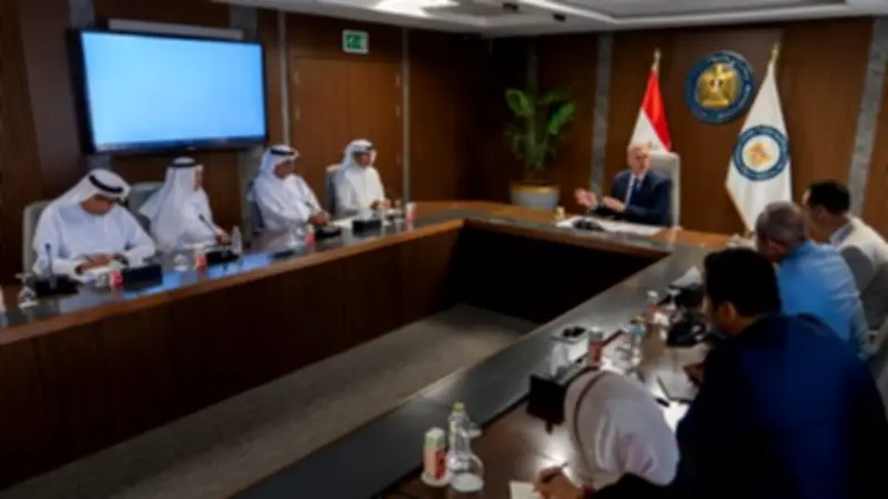 وزير البترول يبحث مع وفد إماراتي توسيع الاستثمارات في تموين الطائرات
