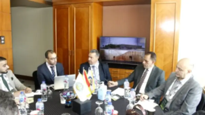 فوسفات مصر تبحث مع شركة فرنسية حلولاً لرفع جودة الأسمدة الفوسفاتية