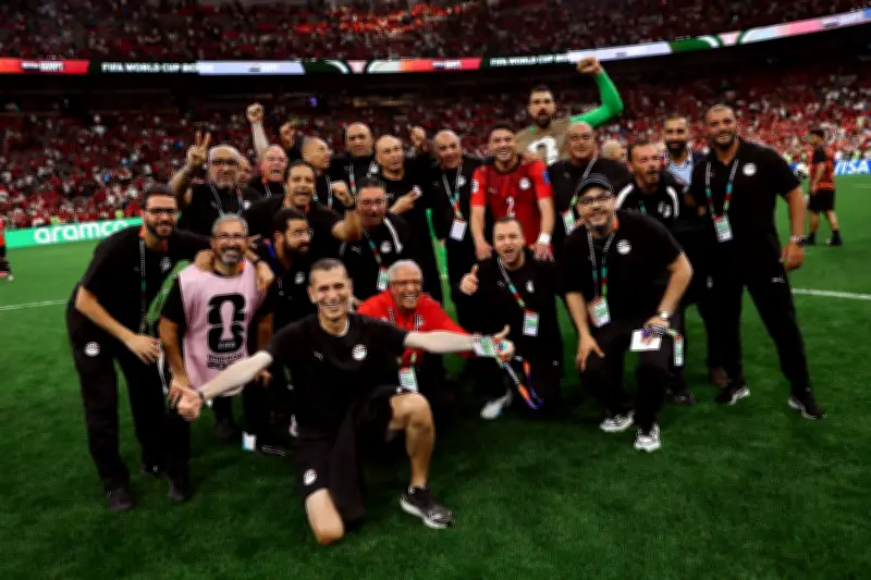 لاعبو منتخب مصر يرقصون فرحا بالفوز على نيوزيلندا فيديو