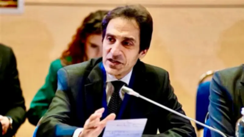 بسام راضي يبحث مع رئيس لجنة الدفاع بالشيوخ الإيطالي الأوضاع الأمنية