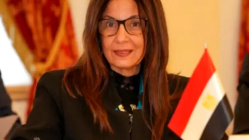 وزيرة الثقافة تؤكد حرص الوزارة على صون وتوثيق مقتنيات الجمعية الجغرافية النادرة