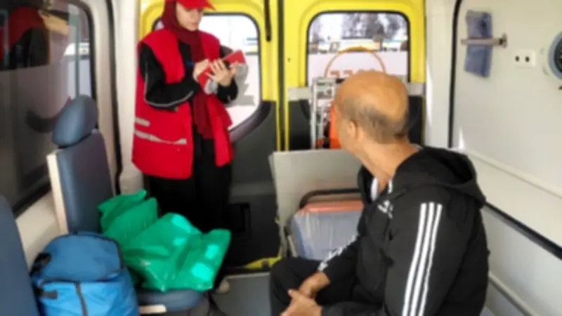 الهلال الأحمر يستقبل الدفعة 52 من المصابين الفلسطينيين على معبر رفح