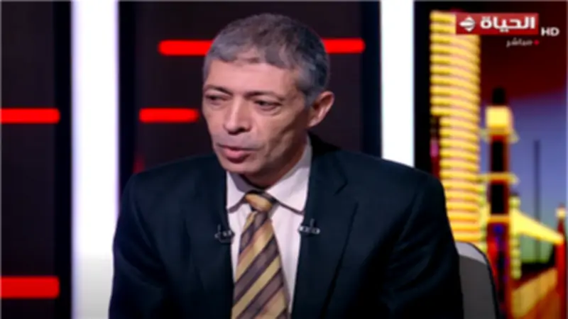 باحث مصري يطور جهازًا لتحويل رطوبة الهواء إلى مياه شرب نقية