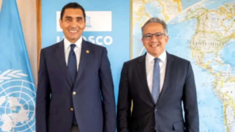 وزير الرياضة يبحث مع مدير عام اليونسكو تعزيز التعاون المشترك في باريس