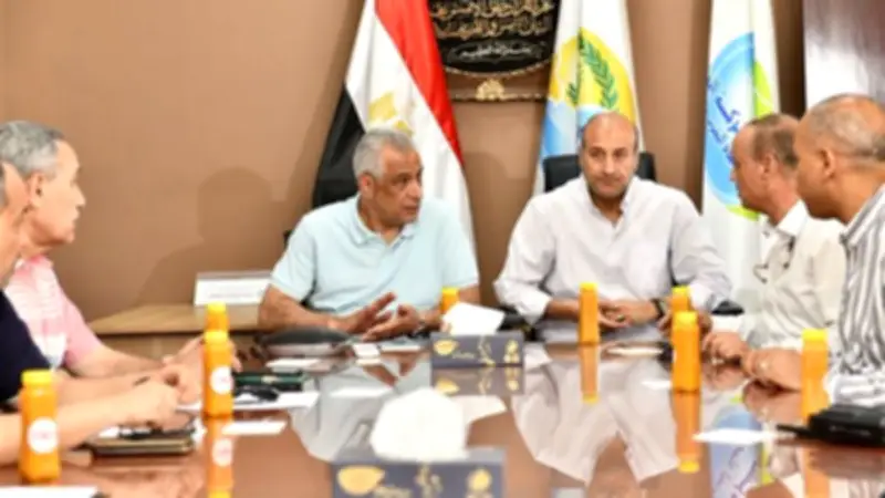 وزير الإنتاج الحربي يتفقد مشروعات حياة كريمة بأسيوط ويوجه بتسريع العمل