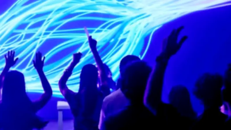من إيقاعات الصحراء إلى طاقة السواحل.. Electric Dreams ترسم معنى جديدًا للاستكشاف