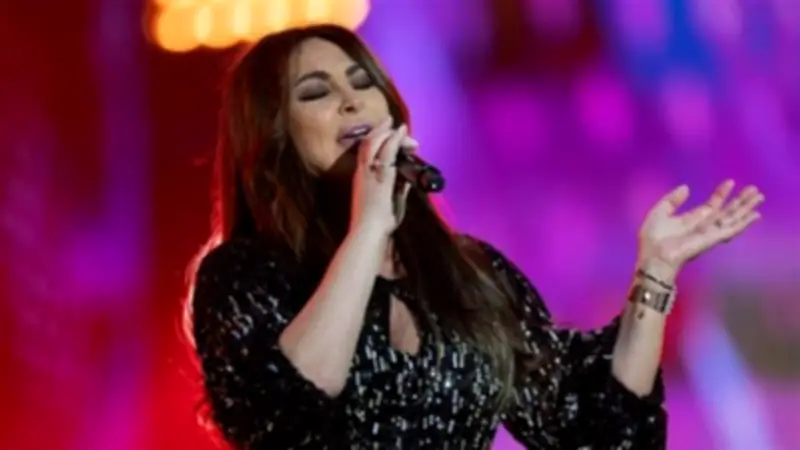 إليسا تحضر لألبومها الجديد وتضم أغنية للراحل محمد رحيم
