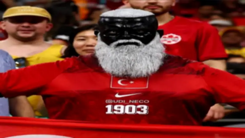 أشهر مشجع في مونديال 2026: أستغرق ساعتين لطلاء وجهي والأسود والأبيض هويتي