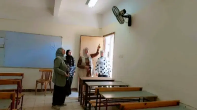 فحص مراوح لجان امتحانات الثانوية العامة لضمان التهوية للطلاب