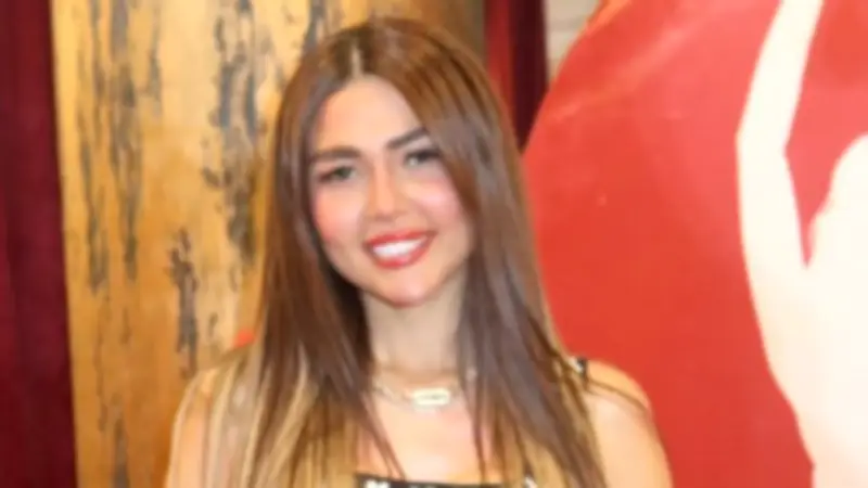 فرح شعبان تتألق بإطلالة صيفية بالأسود والأبيض عبر إنستجرام