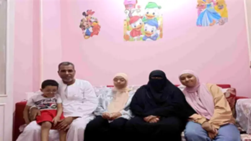 والد الأولى على الإعدادية الأزهرية بالبحر الأحمر يهديها عمرة