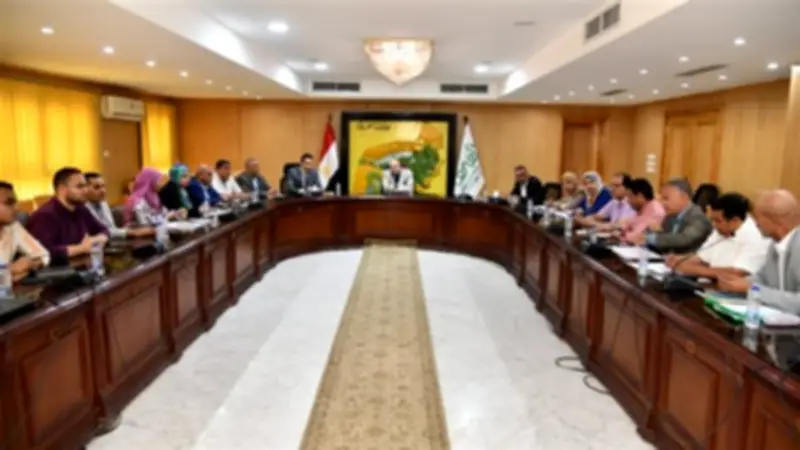 محافظ الفيوم يتابع تنفيذ مشروعات الصرف الصحي الممولة من الاتحاد الأوروبي