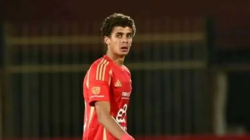 مشادة حادة بين وكيل لاعبين ومدير الكرة بالكوم الأحمر بسبب حمزة عبد الكريم
