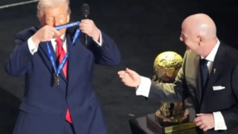 فيفا يوافق على طلب ترامب لتسليم كأس العالم 2026 بنفسه