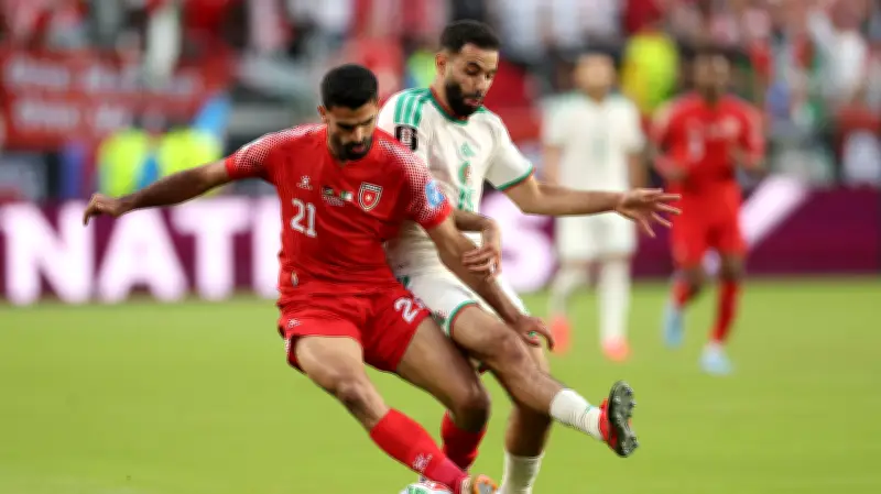 فيديو مشاجرة حامية تزامنا مع لقاء الأردن والجزائر والداخلية القطرية تقبض على