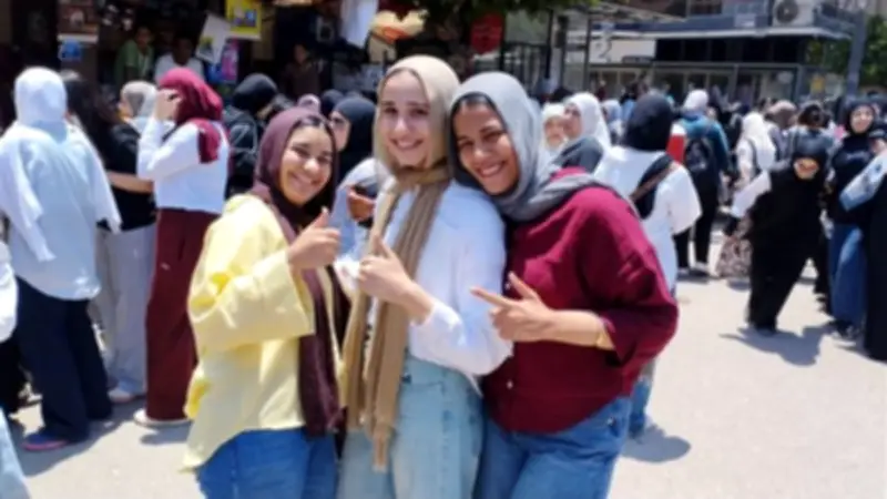 أول أيام امتحانات الثانوية العامة 2026.. صعوبة بالوطنية وسهولة بالدين وإصابة مراقب بأزمة قلبية