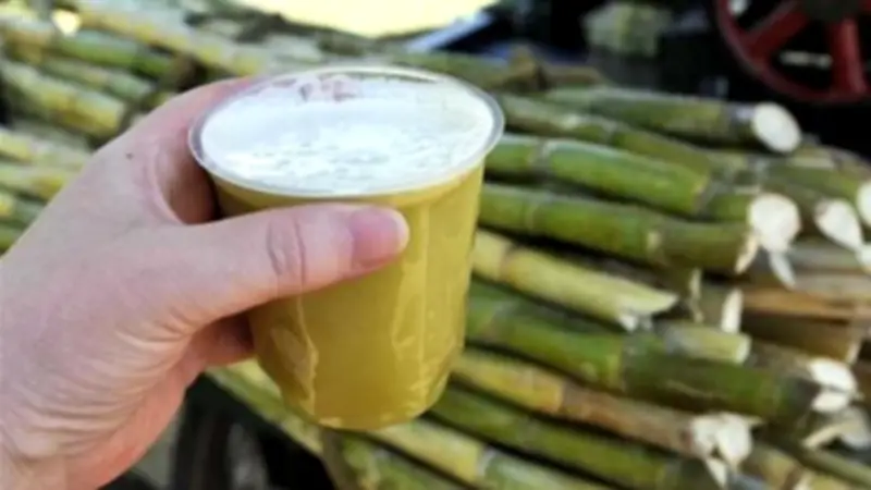 خبير غذائي يحذر: ممارسات غير صحية في عصير القصب تتجاوز كارثة التيتانيوم