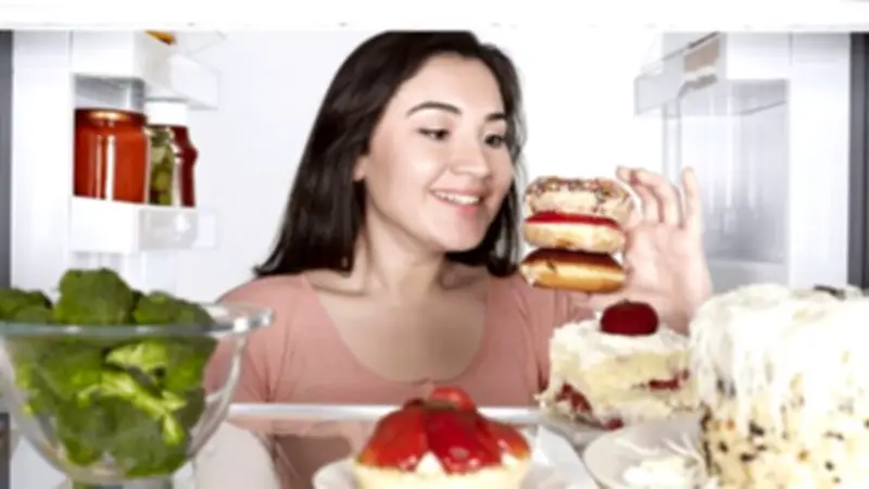 أطعمة طبيعية تساعد على تقليل الرغبة في السكريات والحلويات