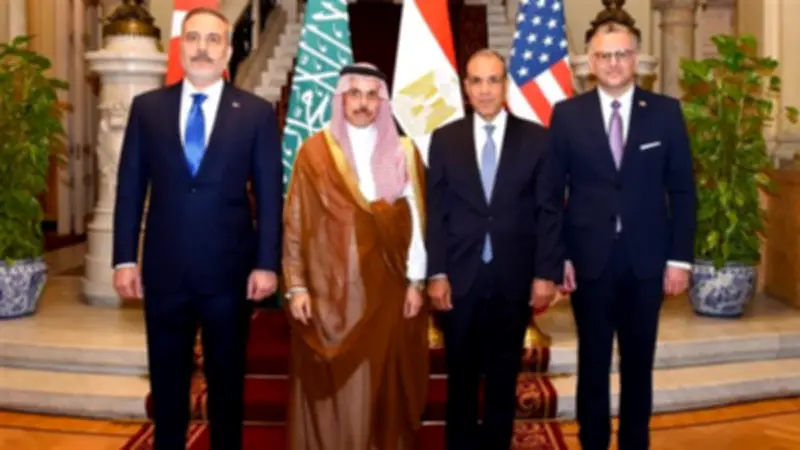 وزير الخارجية يبحث مع نظيريه السعودي والتركي ومستشار ترامب التطورات الإقليمية