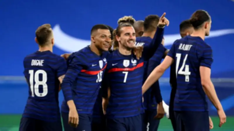 فرنسا تهزم العراق 3-0 في مباراة درامية بتصفيات كأس العالم 2026