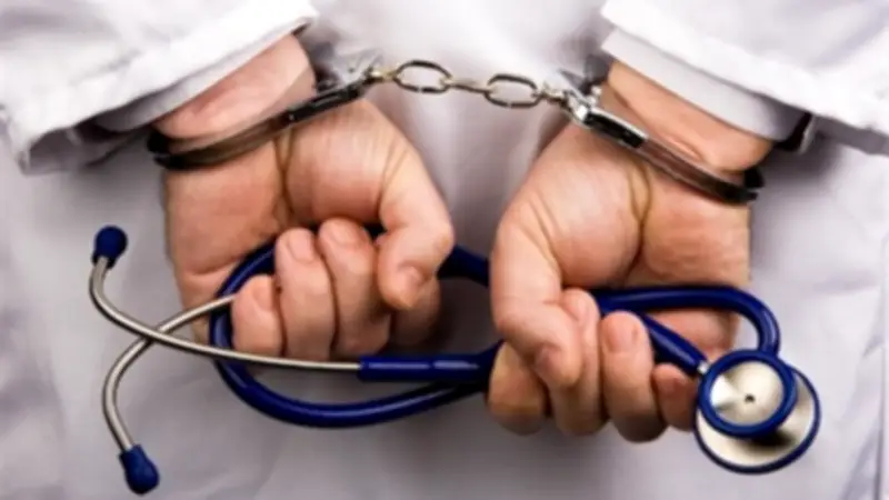 من فني أسنان إلى متهم بالنصب والاحتيال.. القصة الكاملة لسقوط منتحل صفة طبيب بالقاهرة